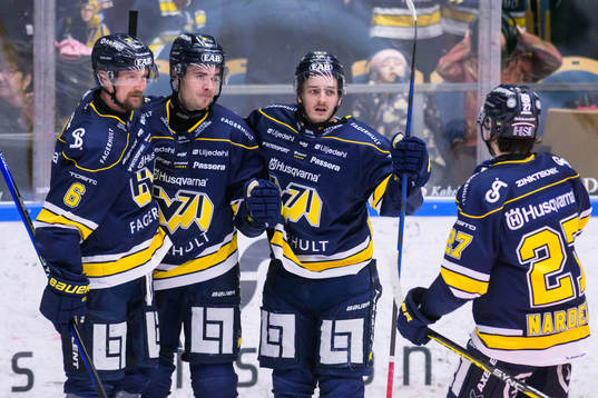 HV71s Nicholas Shore jublar