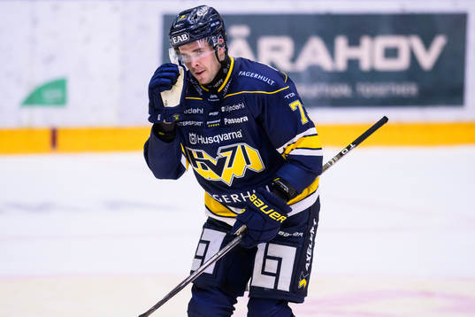 HV71s Nicholas Shore jublar