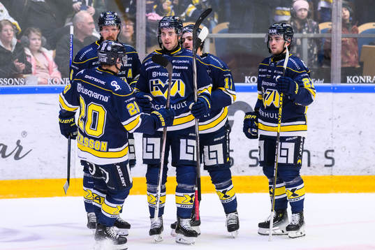 HV71s Nicholas Shore jublar