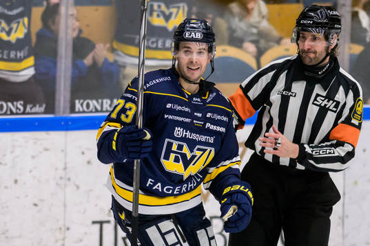 HV71s Nicholas Shore jublar