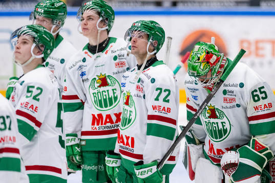 Rögles Daniel Zaar och målvakt Christoffer Rifalk  deppar