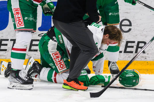 Rögles Simon Ryfors  har ont