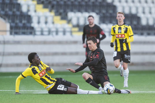 Häckens Abdoulaye Faye och Midtjyllands Kristoffer Olsson