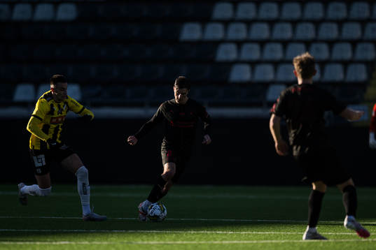 Häckens Srdjan Hrstic och Midtjyllands Kristoffer Olsson