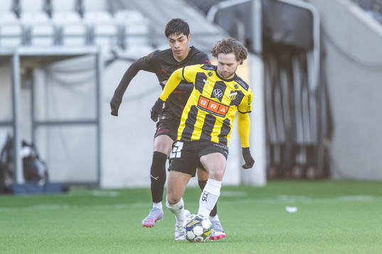 Midtjyllands Dario Osorio och Häckens Adam Lundqvist