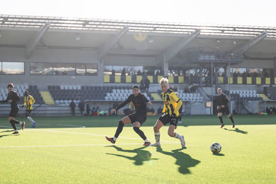 Midtjyllands Emiliano Martinez och Häckens Isak Brusberg