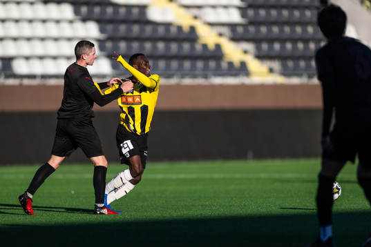 Midtjyllands André Rømer och Häckens John Paul Dembe