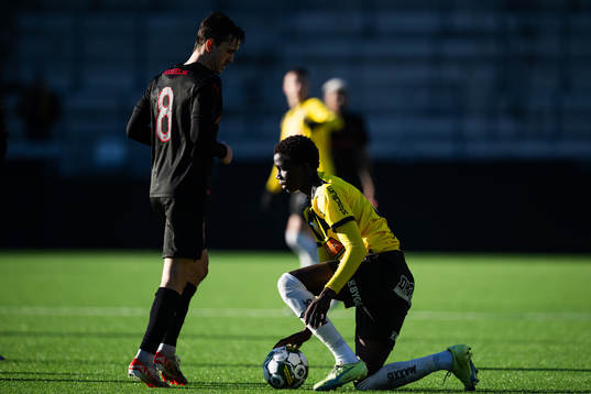 Midtjyllands Kristoffer Olsson och Häckens Abdoulaye Faye