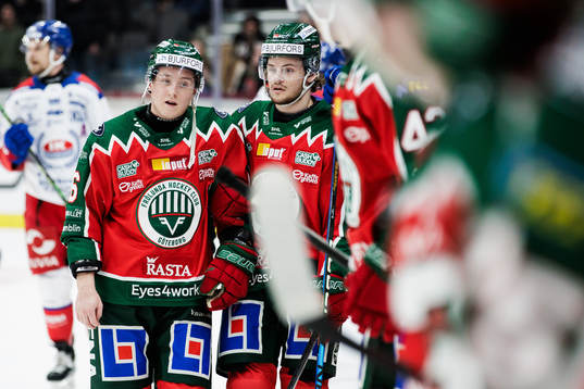 Frölundas Filip Hasa lämnar isen