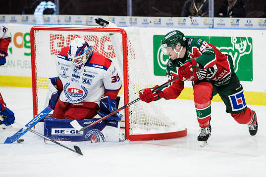 Frölundas Carl Klingberg oroar framför Oskarshamns