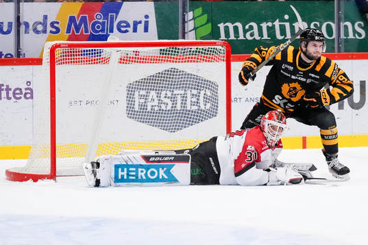 Örebros målvakt Jonas Arntzen och Skellefteås Martins