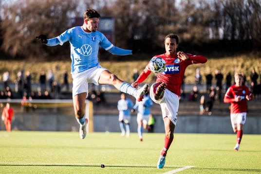 Malmö FFs Stefano Vecchia och Silkeborgs Robin Østrøm