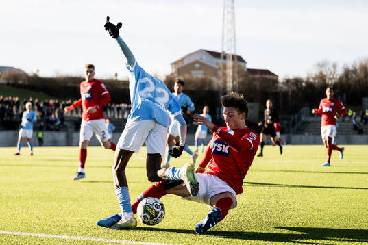 Malmö FFs Taha Ali och Silkeborgs Andreas Pyndt