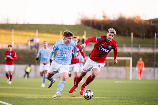 Malmö FFs Hugo Bolin och Silkeborgs Alexander Busch