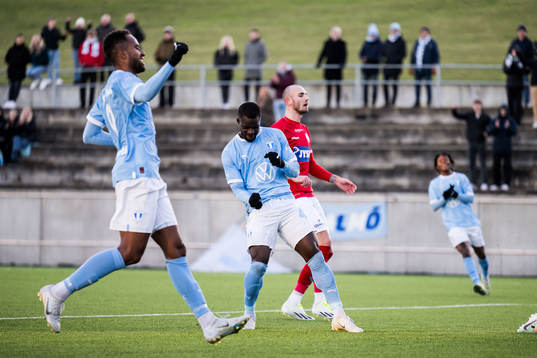 Malmö FFs Malik Abubakari jublar