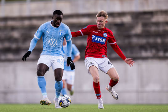 Malmö FFs Malik Abubakari och Silkeborgs Joel Felix