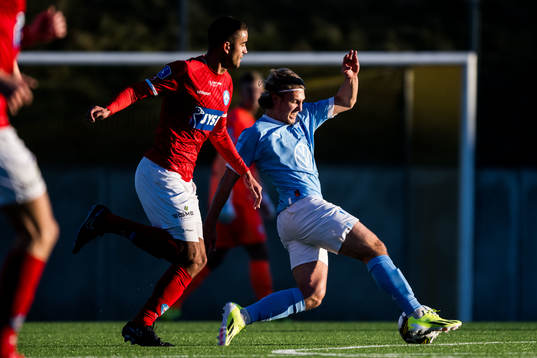 Malmö FFs Sebastian Nanasi och Silkeborgs Fredrik Carlsen