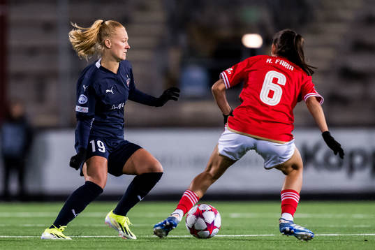 Sofie Bruun Bredgaard of FC Rosengård and Andreia Faria of
