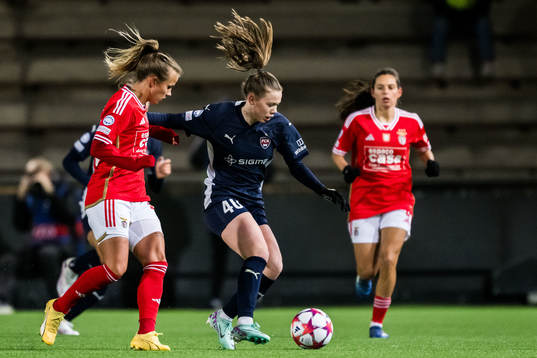 Bea Sprung of FC Rosengård and Catarina Amado of Benfica