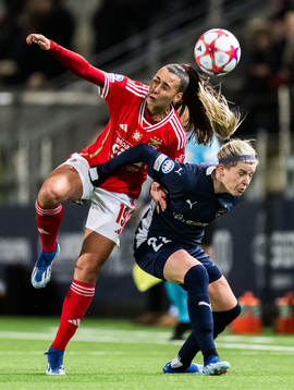 Catarina Amado of Benfica and Olivia Schough of FC