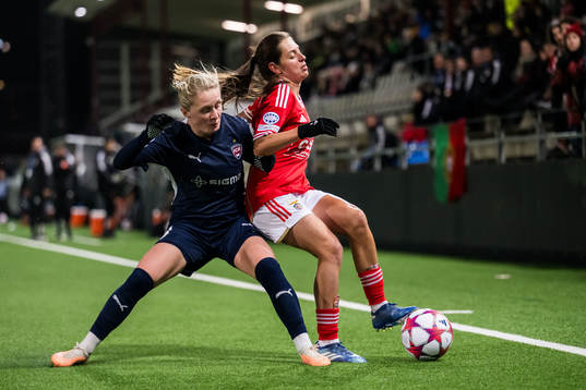 Emilia Larsson of FC Rosengård and Andreia Faria of Benfica