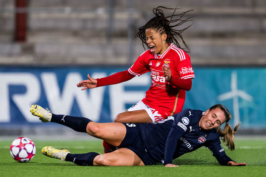 Jéssica Silva of Benfica and Gudrun Arnardottir of FC