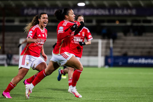 Marie Alidou of Benfica celebrates