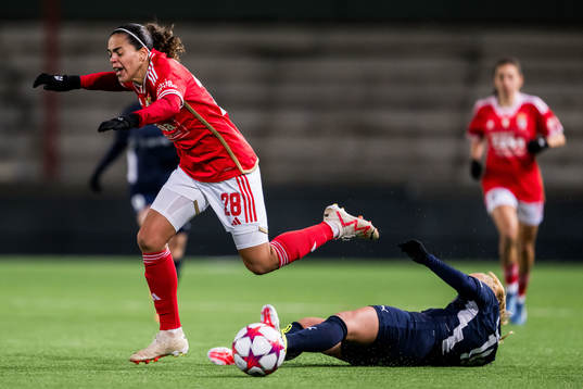 Andrea Falcon of Benfica and Sofie Bruun Bredgaard of FC