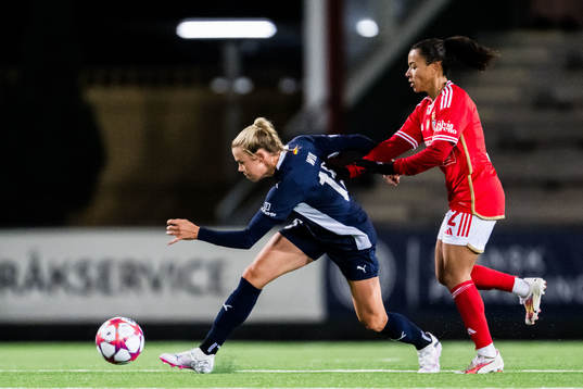 Jessica Wik of FC Rosengård and Marie Alidou of Benfica