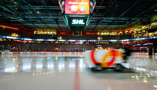 SAAB Arena med ismaskin