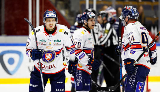 Växjös Gabriel Carlsson jublar