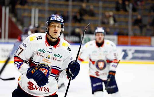 Växjös Gabriel Carlsson jublar