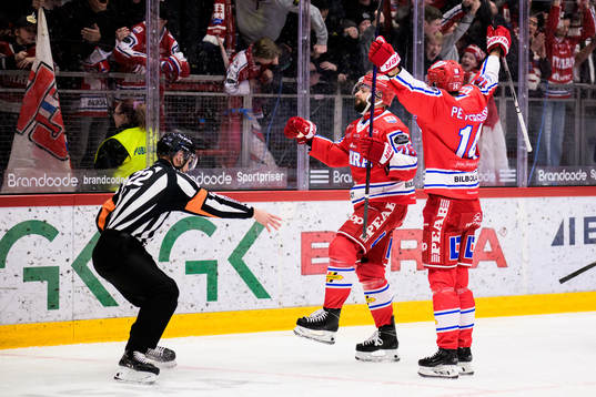 Timrås Robin Hanzl och Emil Pettersson jublar