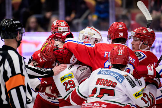 Bråk mellan MoDos Mikkel Aagaard och Timrås Simon Forsmark