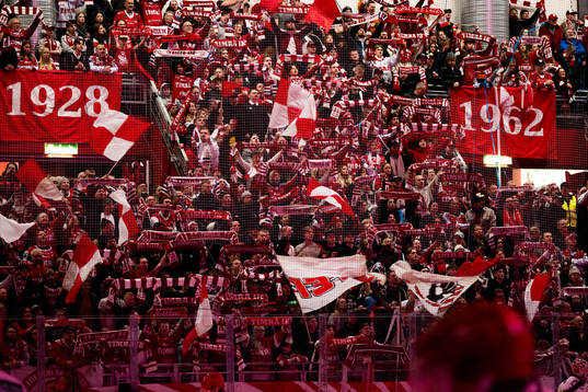 Timråklacken håller upp halsdukar