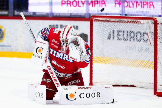 Skott i ribban bakom Timrås målvakt Jacob Johansson