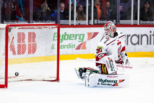 MoDos målvakt Lassi Lehtinen släpper in 2-1 målet av