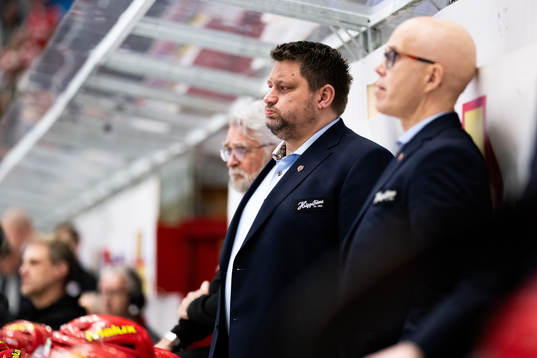 MoDos tränare Mattias Karlin deppar