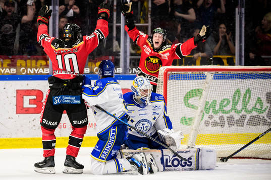 Luleås Einar Emanuelsson och Pontus Andreasson jublar