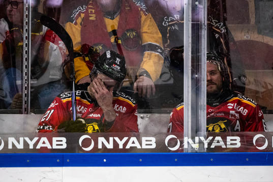 Luleås Juhani Tyrväinen och Linus Omark i utvisningsbåset