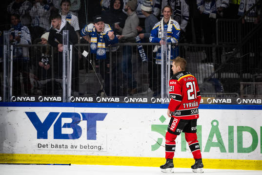 Leksands supportrar och Luleås Juhani Tyrväinen