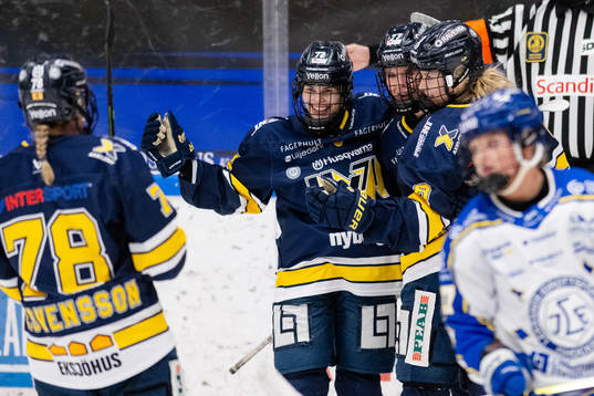 HV71s Mira Jungåker jublar