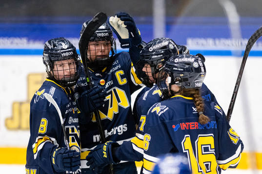 HV71s Mira Jungåker jublar