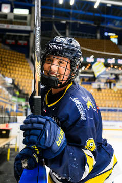 HV71s Hilda Svensson jublar