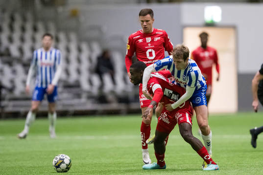 Elfsborgs Andri Fannar Baldursson och Michael Baidoo och