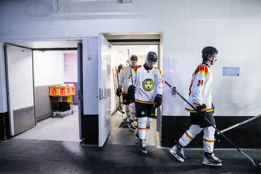 Brynäs Linus Lindblom med lagkamrater
