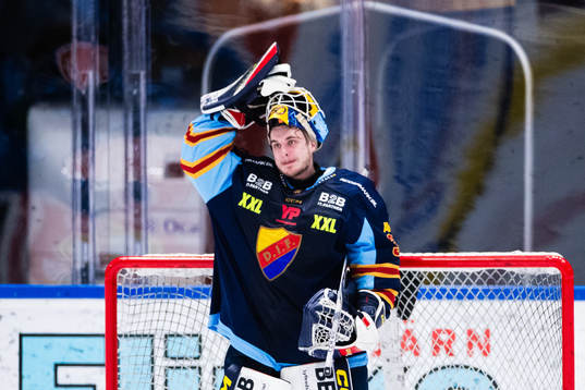 Djurgårdens målvakt Hugo Hävelid deppar