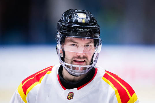 Brynäs Simon Bertilsson med ansiktsskydd