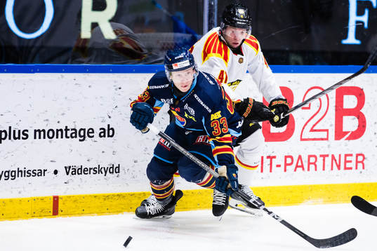 Djurgårdens Daniel Glad och Brynäs Greg Scott