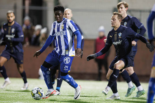 IFK Göteborgs Abundance Salaou och Halmstads Joel Allansson
